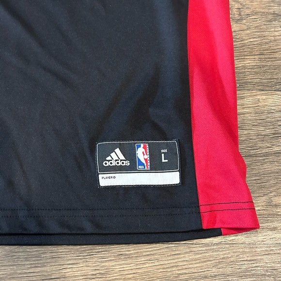Adidas Miami Heat James (Away) Jersey - Picture 4 of 4